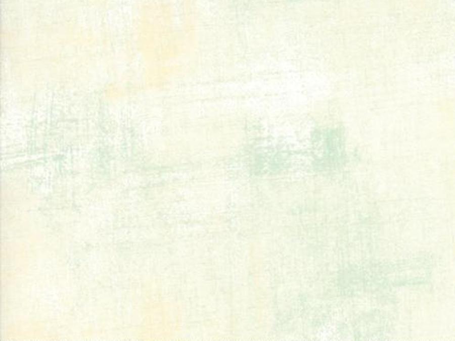 Patchworkstoff von Moda aus der Kollektion Grunge in der Farbe Sugar, creme mit etwas Pastellgrün und leicht strukturiertes Muster.
